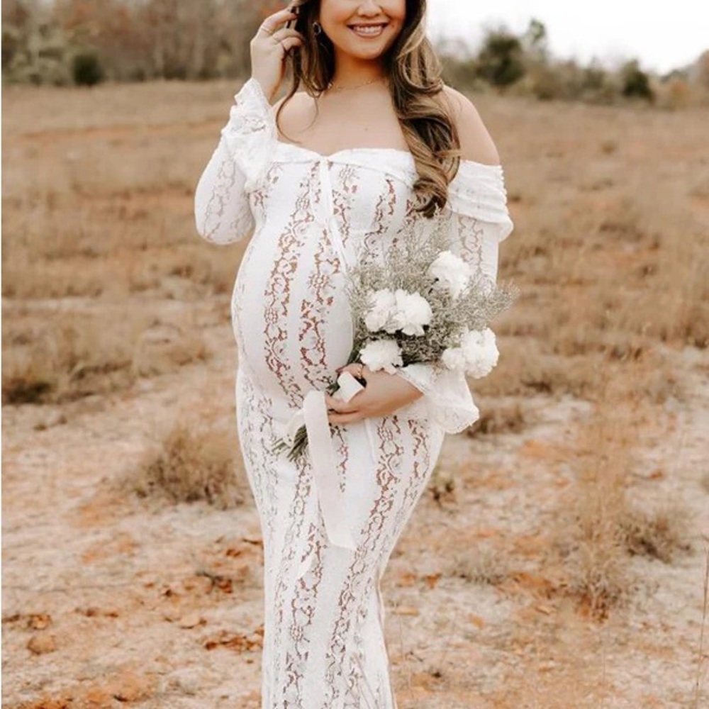 Rosie Off the shoulder Lace Maternity Dress - Picture 3 of 3